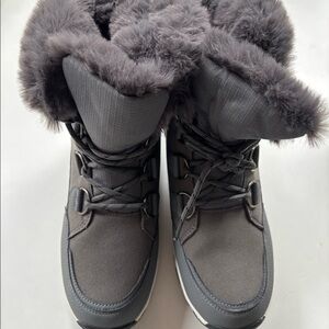 Winter boots, women size 8.5
